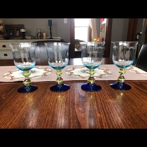 Set of 4 glass cups
